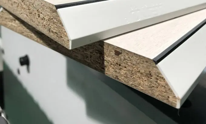 نمونه کار دستگاه لبه چسبان سوپر فول فارسی بر با قابلیت برش 90 و 45 درجه